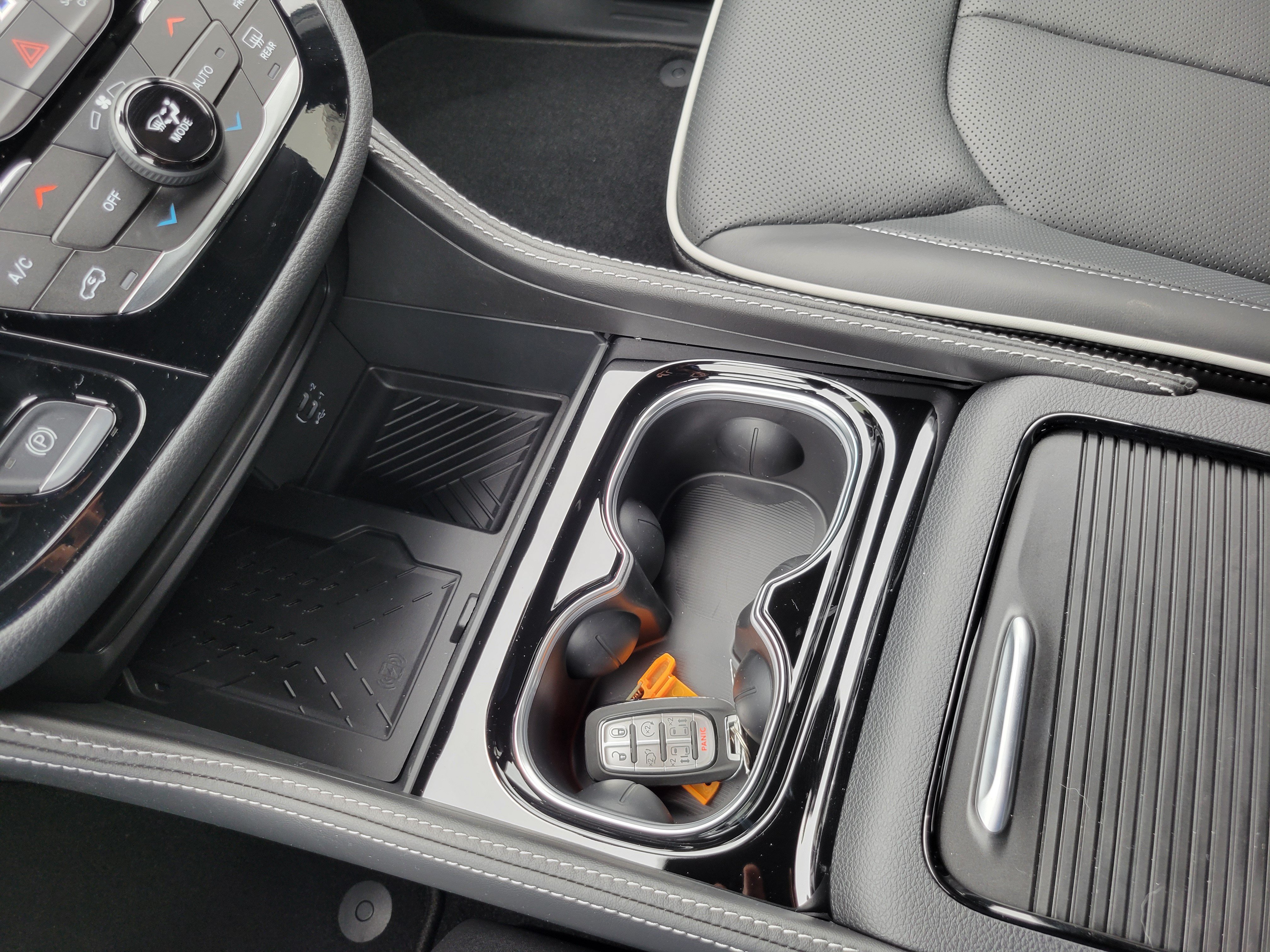 New 2027 Chrysler Pacifica Limited FWD image 17