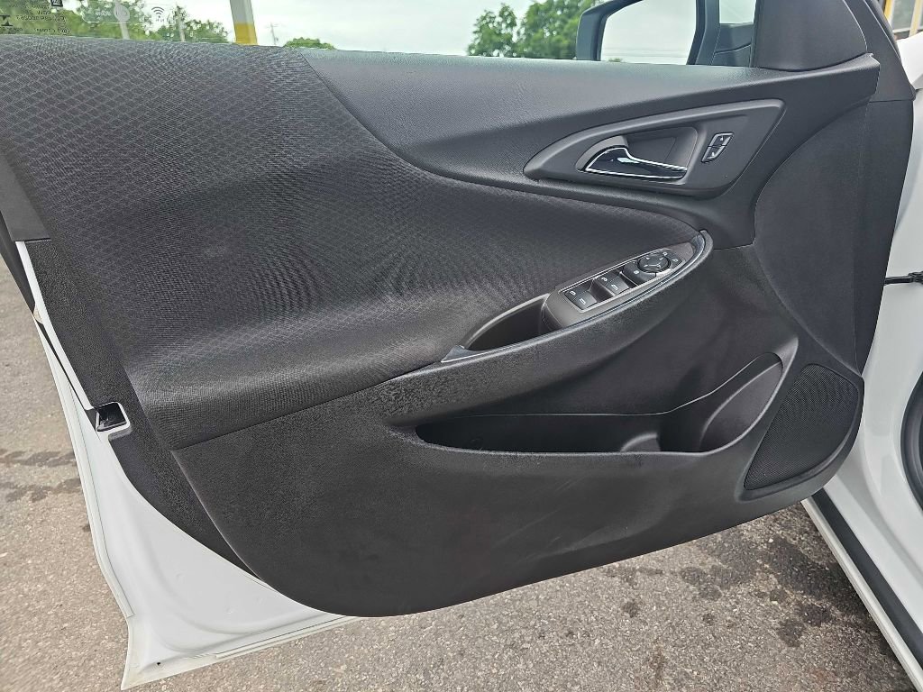 Used 2017 Chevrolet Malibu LT image 41