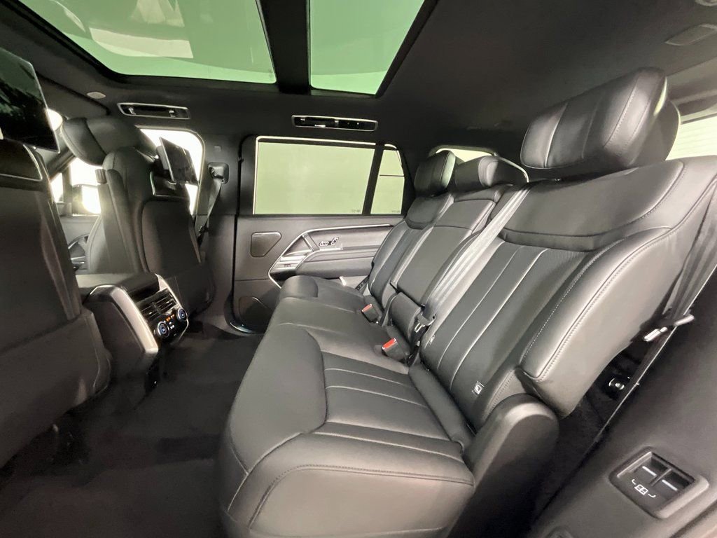 New 2026 Land Rover Range Rover Long Wheelbase Autobiography image 5