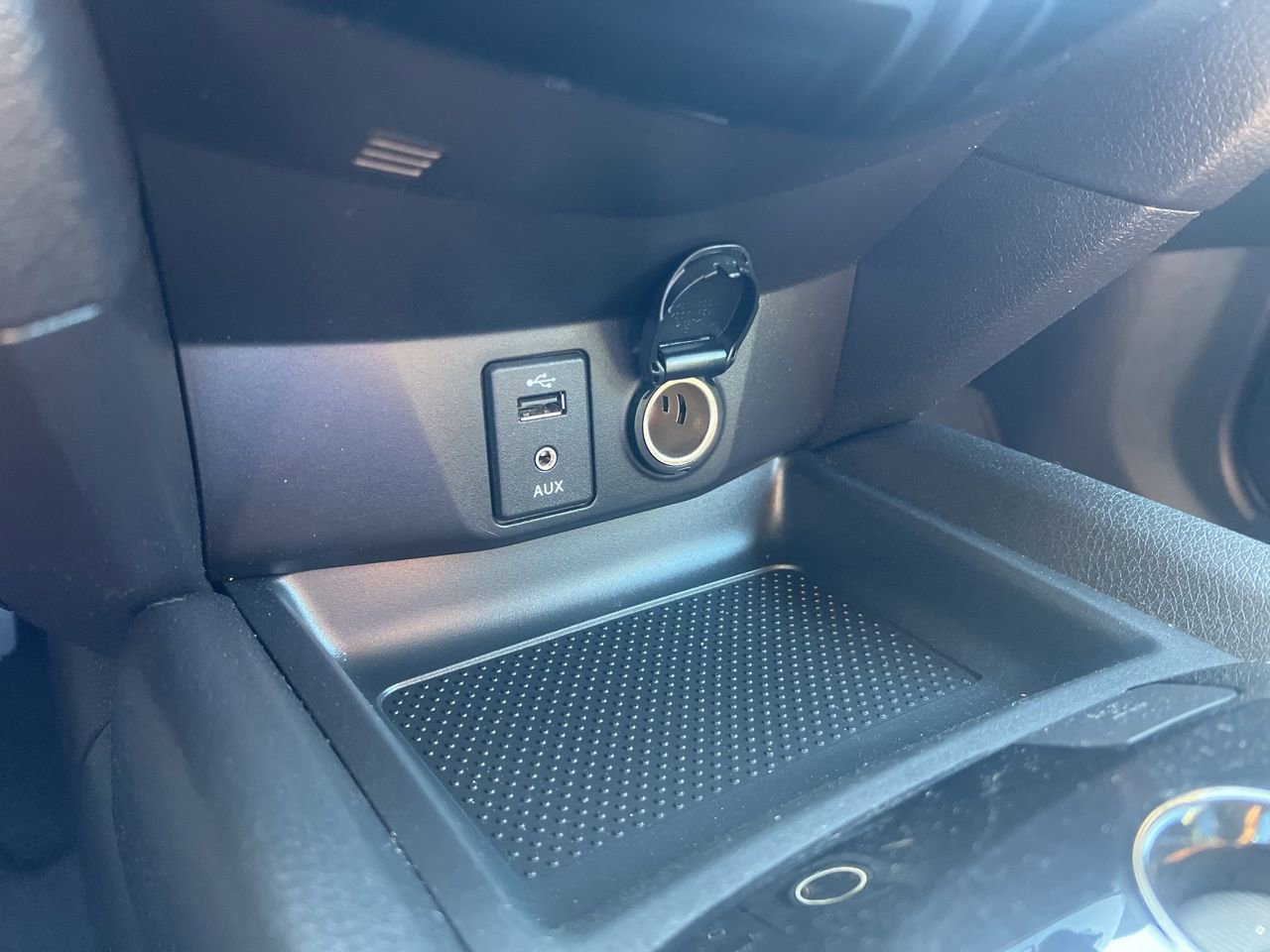 Used 2016 Nissan Rogue SV w/ SV Premium Package image 31