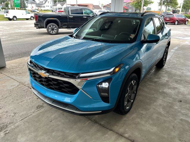 New 2025 Chevrolet Trax LT w/ Sunroof Package image 2