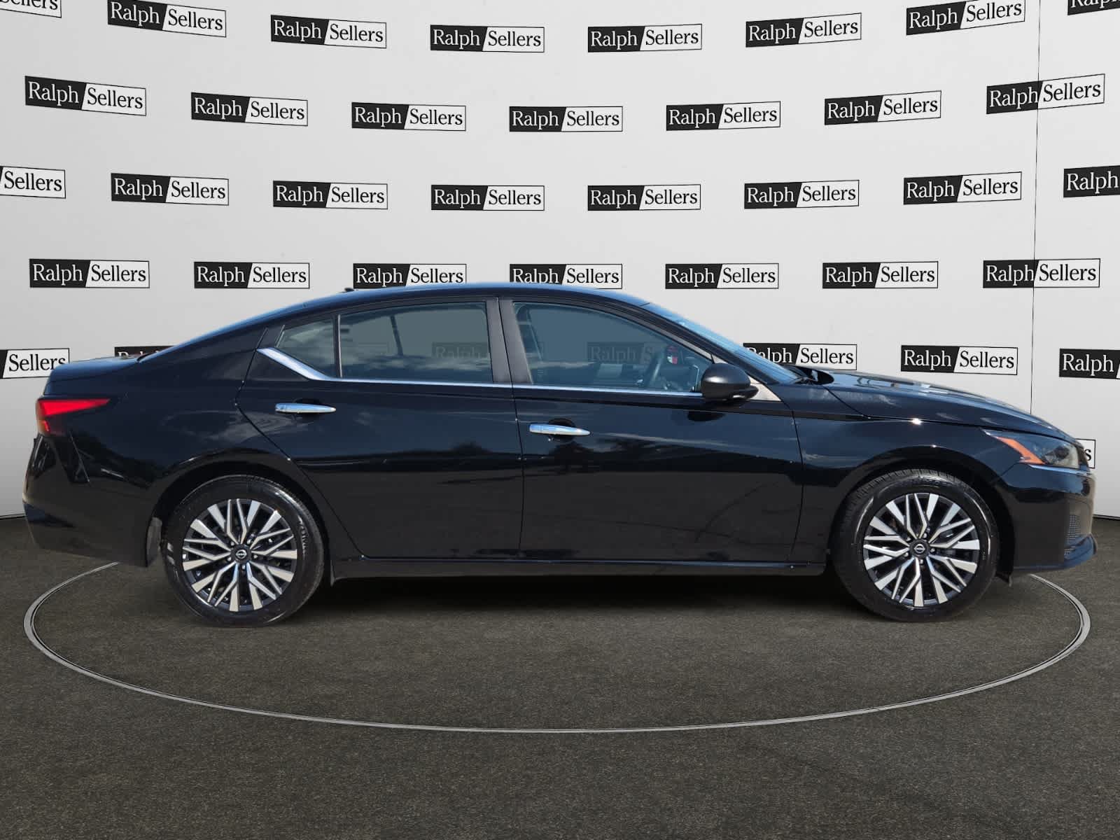Used 2025 Nissan Altima 2.5 SV FWD image 7
