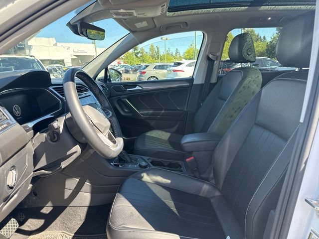 Used 2023 Volkswagen Tiguan SE w/ Panoramic Sunroof Package AWD/4WD image 12