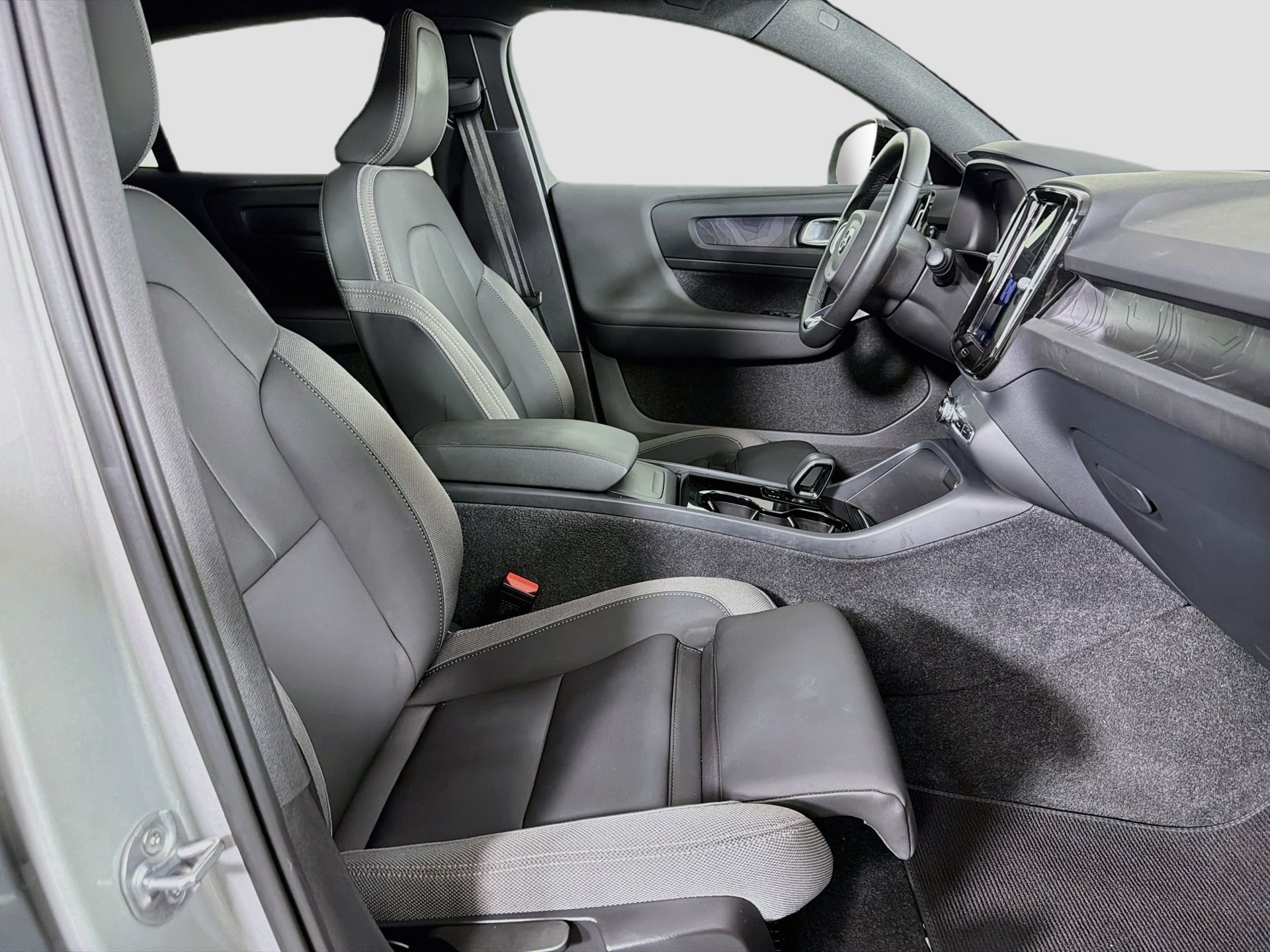 Certified 2023 Volvo C40 Recharge Core AWD/4WD image 30