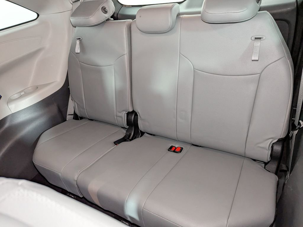 Used 2024 Toyota Sienna XLE image 41
