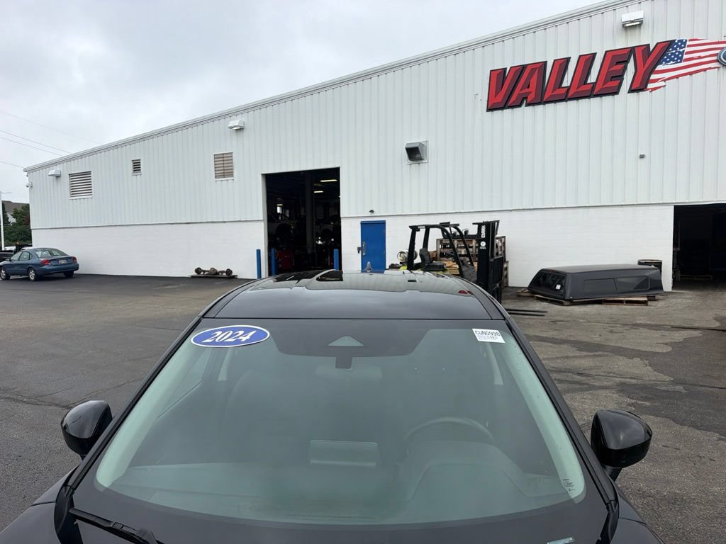 Used 2024 Nissan Rogue SV AWD/4WD image 13