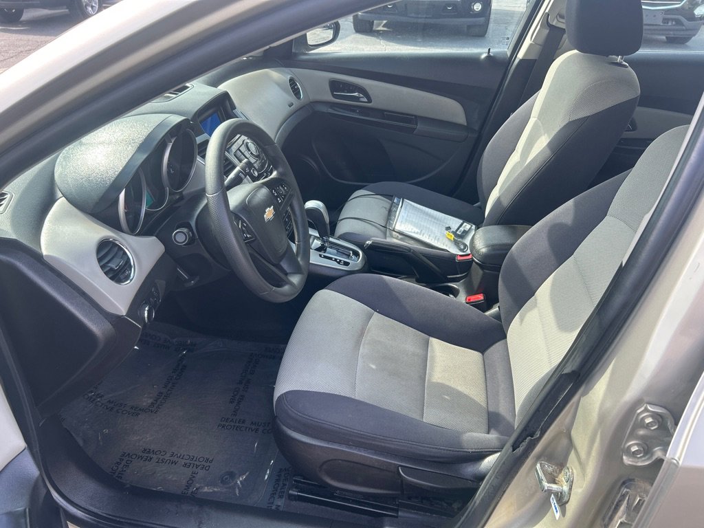 Used 2014 Chevrolet Cruze LS image 9