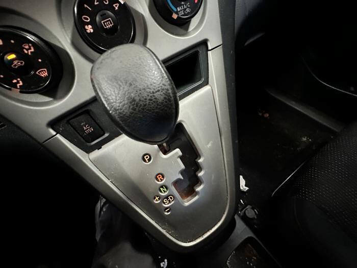 Used 2010 Pontiac Vibe w/ Preferred Package FWD image 40
