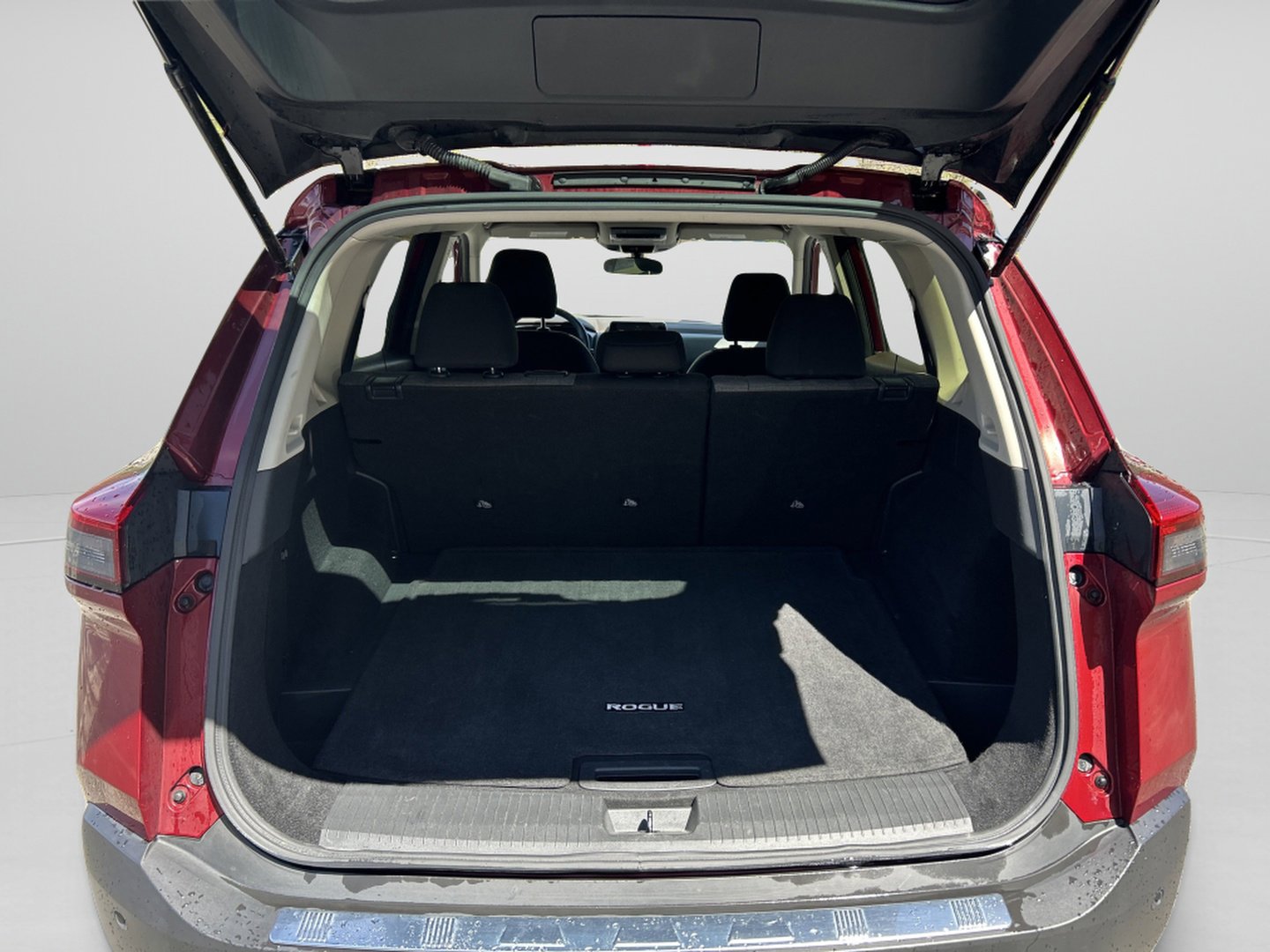 Used 2023 Nissan Rogue SV image 16