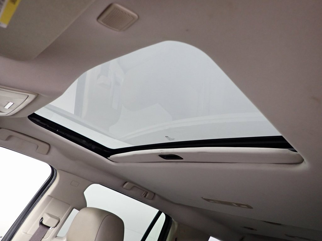 Used 2017 GMC Yukon SLT image 2