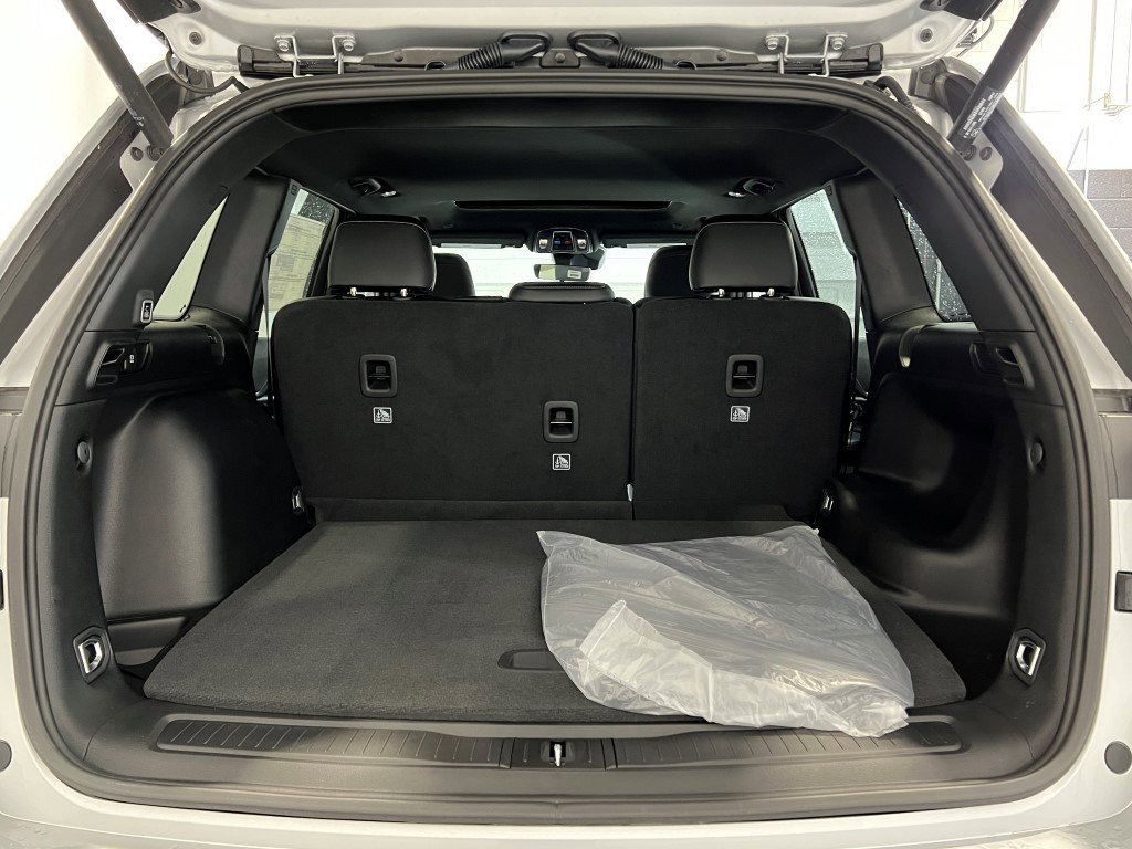 New 2025 Jeep Grand Cherokee Altitude image 10