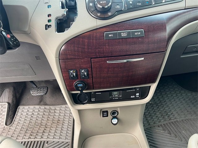 Used 2011 Toyota Sienna XLE image 11