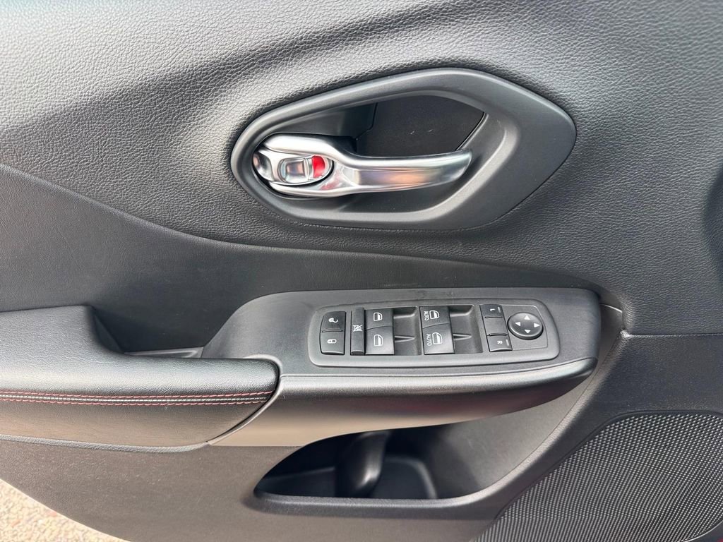 Used 2020 Jeep Cherokee Trailhawk w/ Cold Weather Group image 18