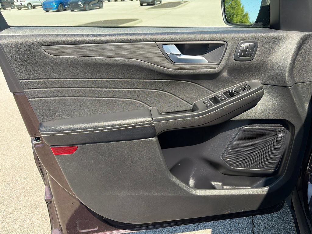 Used 2023 Ford Escape Platinum AWD/4WD image 13
