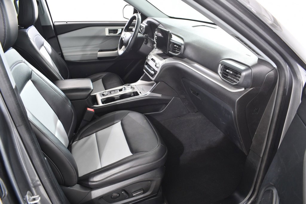 Used 2022 Ford Explorer XLT w/ Equipment Group 202A image 10