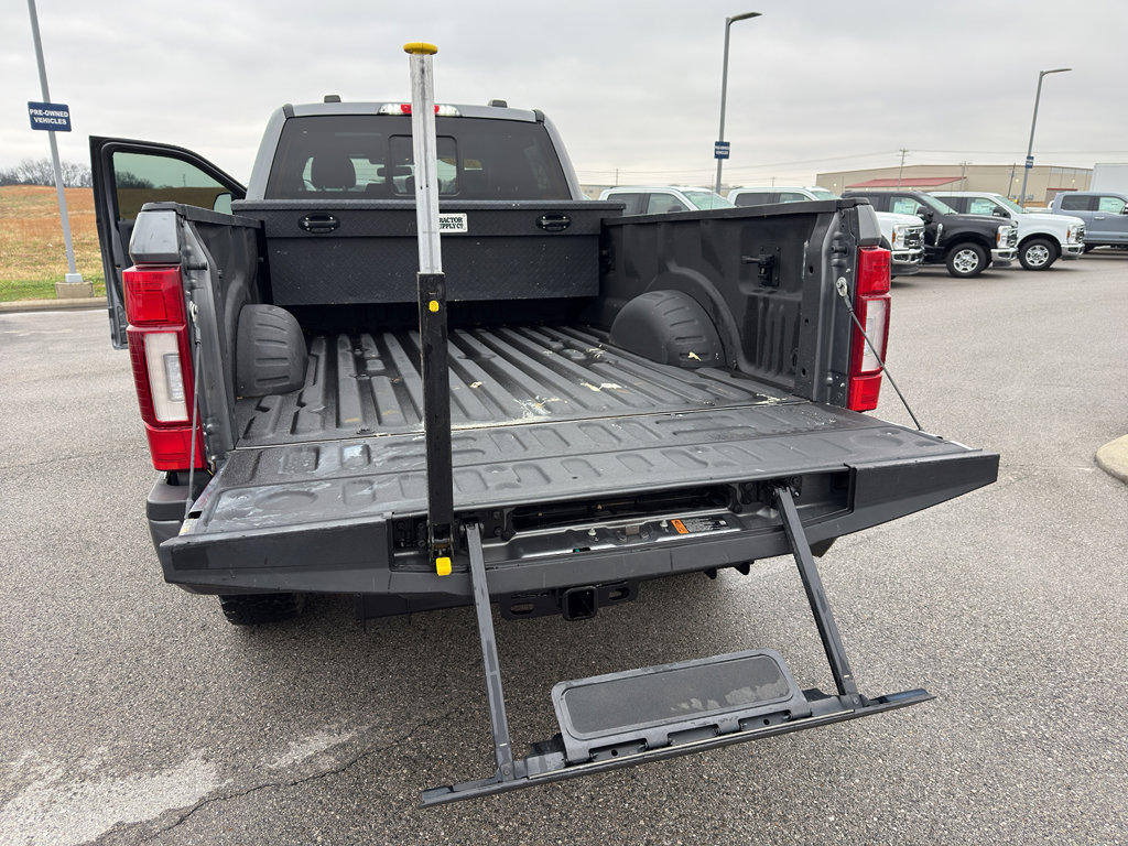 Used 2022 Ford F250 Lariat w/ Black Appearance Package image 17