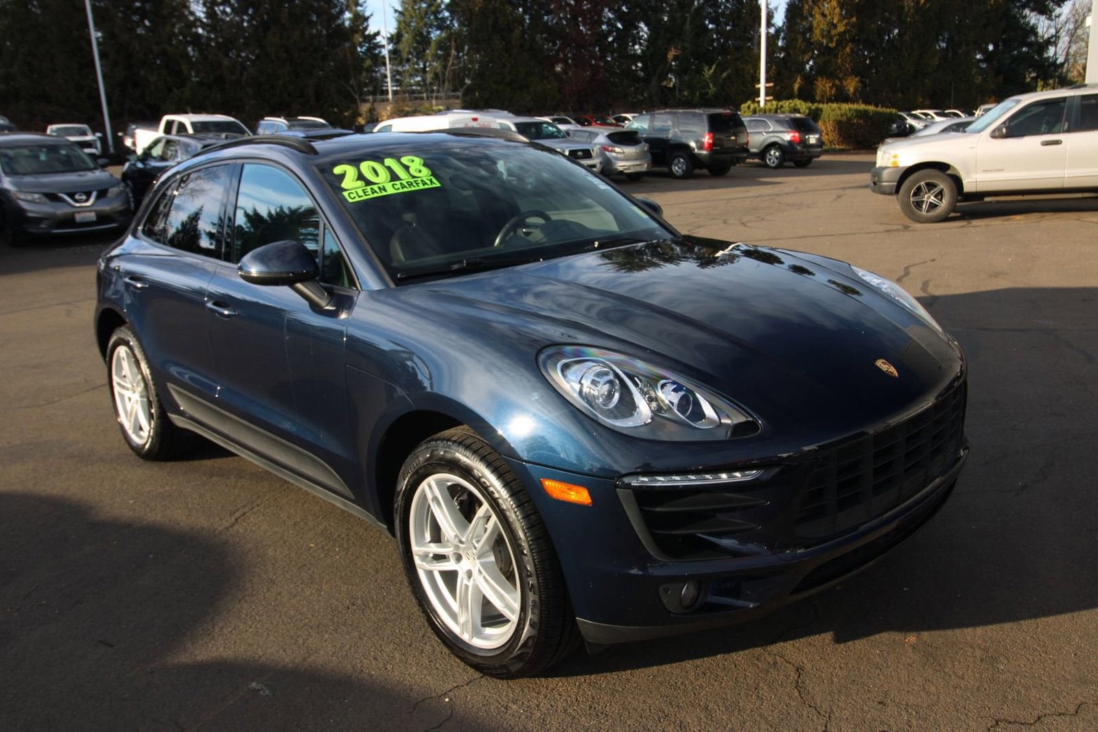 Used 2018 Porsche Macan AWD/4WD image 1