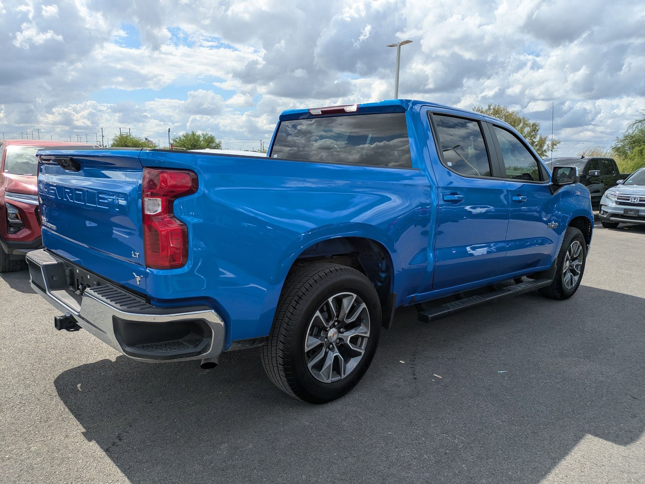 Used 2025 Chevrolet Silverado 1500 LT image 2