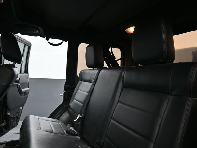 Used 2012 Jeep Wrangler Unlimited Sahara AWD/4WD image 10