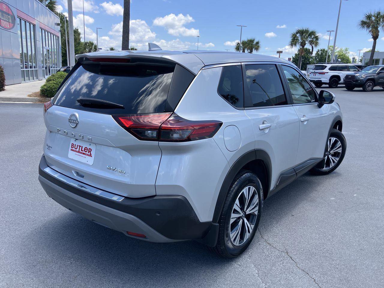 Used 2023 Nissan Rogue SV AWD/4WD image 5