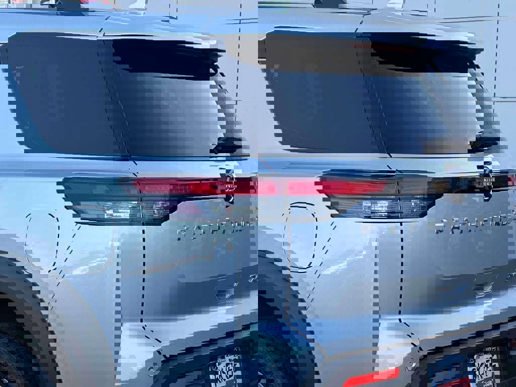 Used 2024 Nissan Pathfinder SV image 9