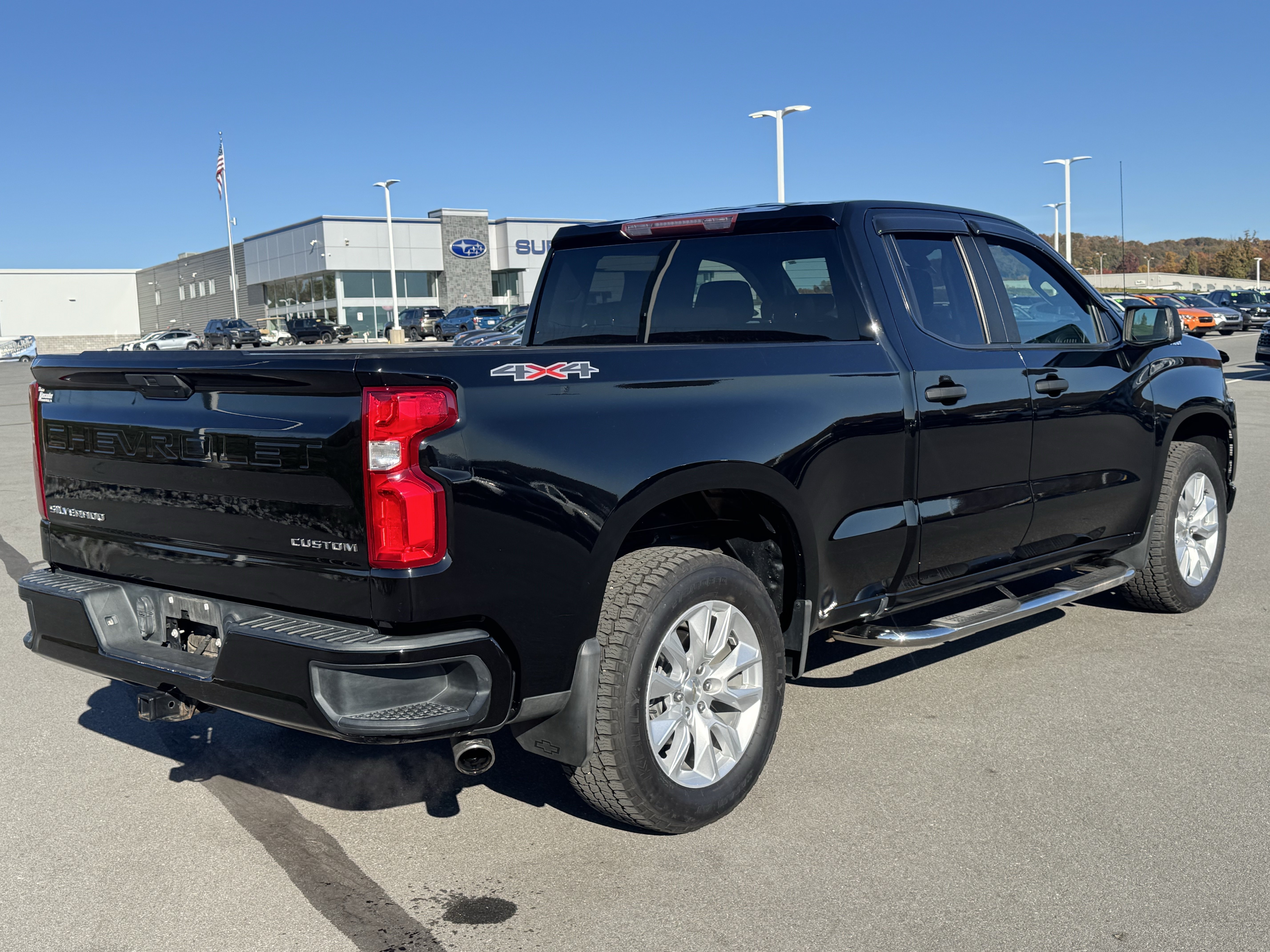Used 2020 Chevrolet Silverado 1500 Custom w/ Custom Value Package AWD/4WD image 3