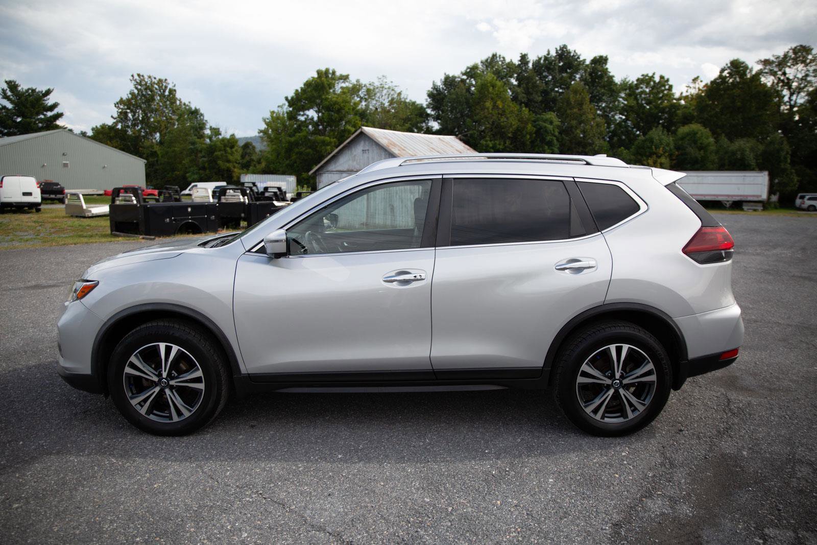 Used 2019 Nissan Rogue SV w/ Premium Package image 6