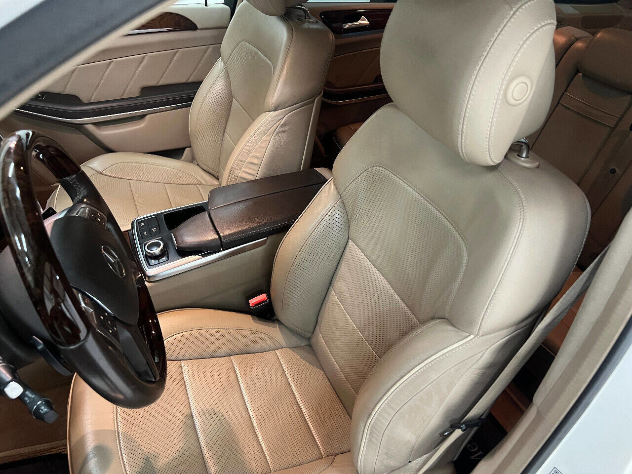 Used 2014 Mercedes-Benz GL 550 4MATIC image 98