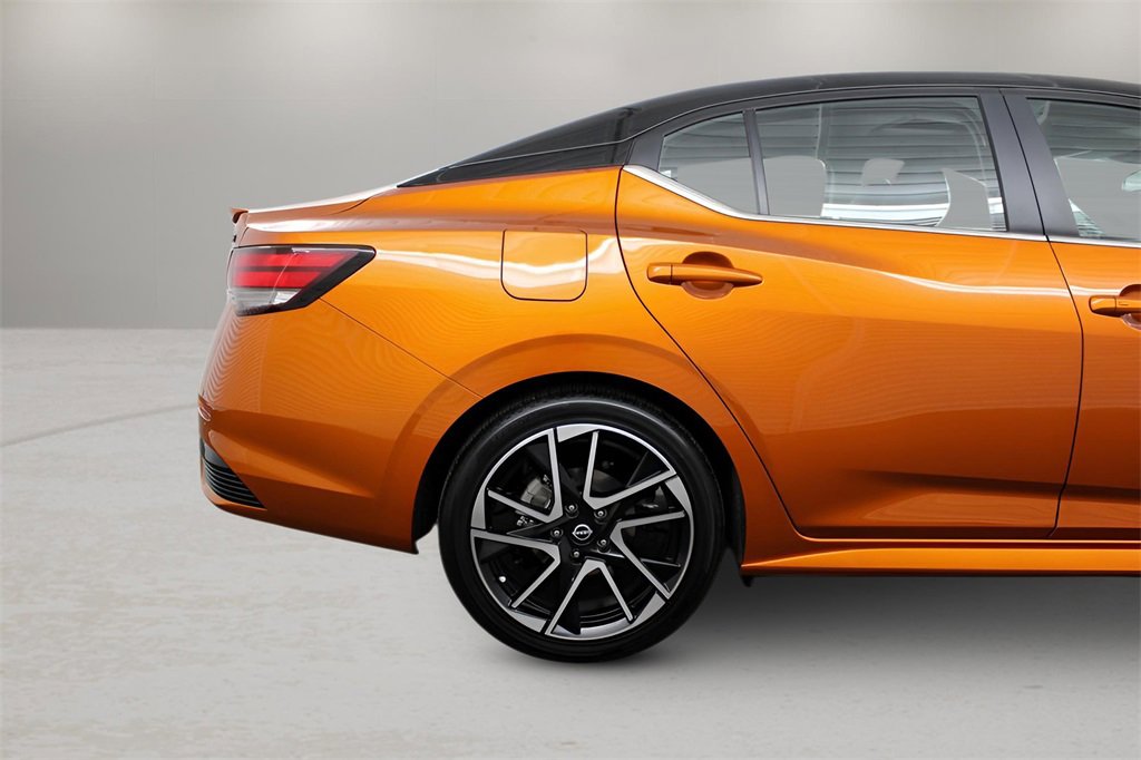 Used 2025 Nissan Sentra SR w/ SR Premium Package image 17