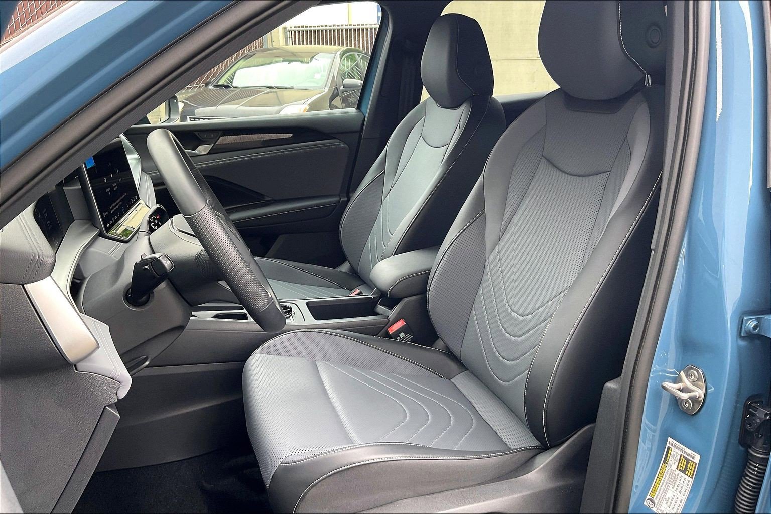 Certified 2025 Volkswagen Tiguan SE R-Line AWD/4WD image 24