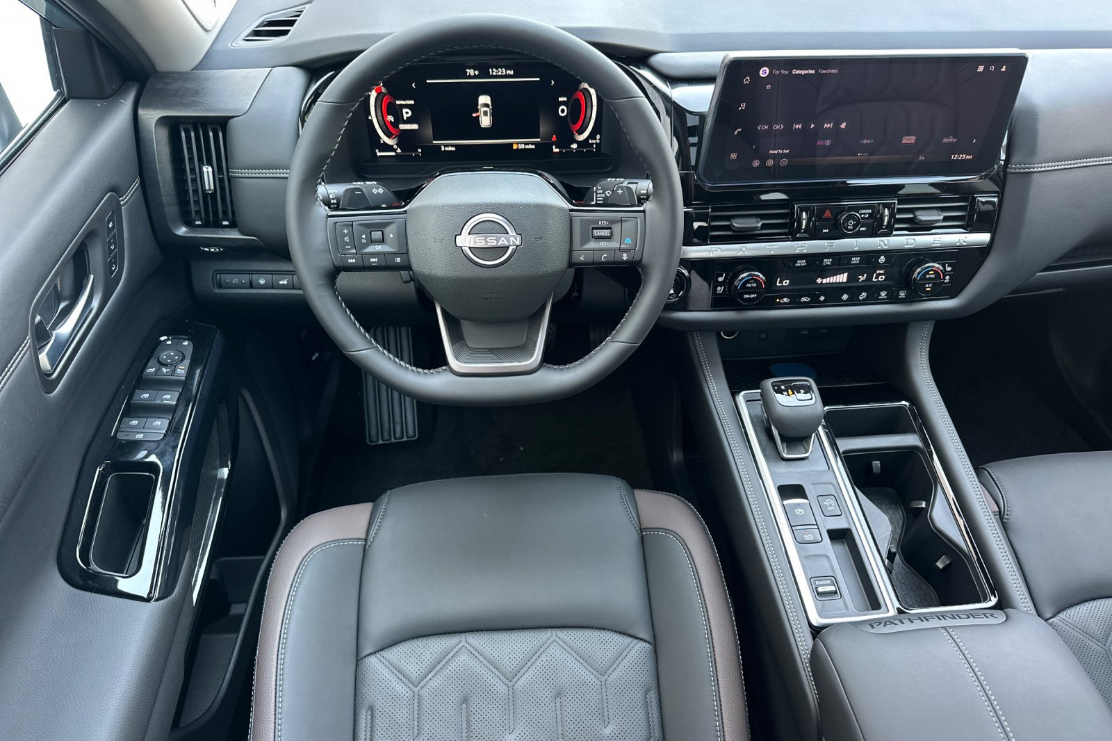 New 2026 Nissan Pathfinder Platinum FWD image 11