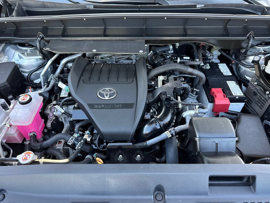 Used 2023 Toyota Highlander LE AWD/4WD image 8
