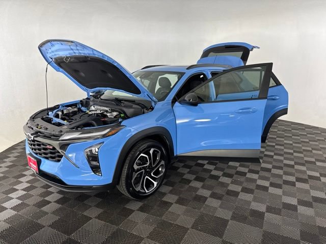 Used 2024 Chevrolet Trax RS w/ Sunroof Package FWD image 10