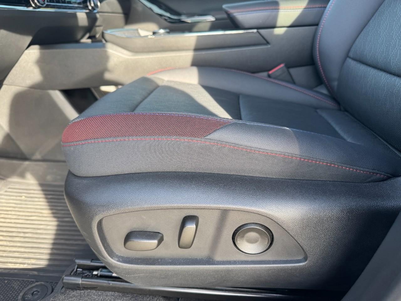 Used 2025 Chevrolet Equinox RS w/ Safety and Technology Package image 19