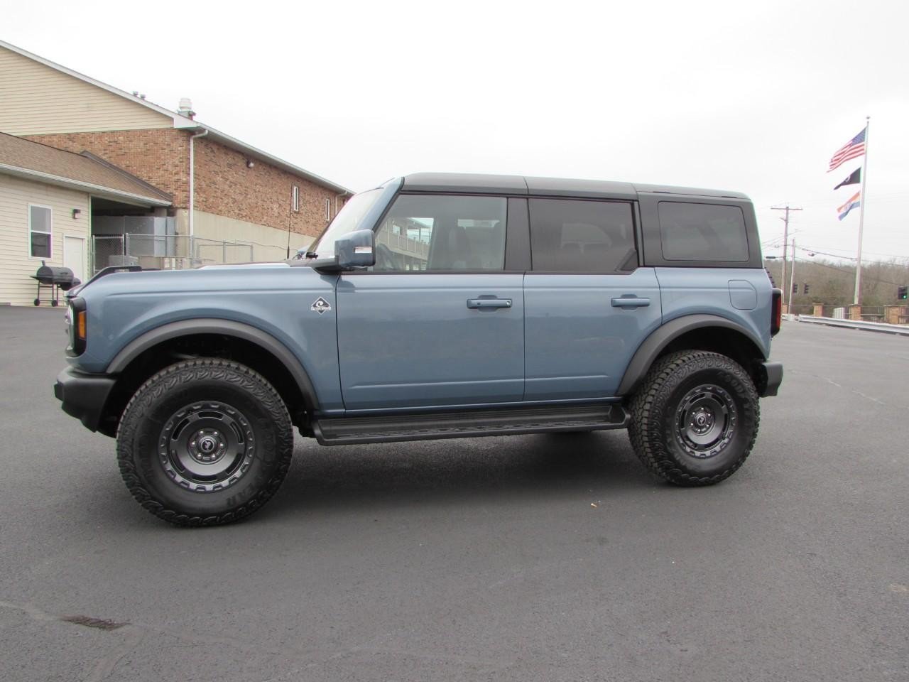 New 2025 Ford Bronco Outer Banks w/ Sasquatch Package AWD/4WD image 4