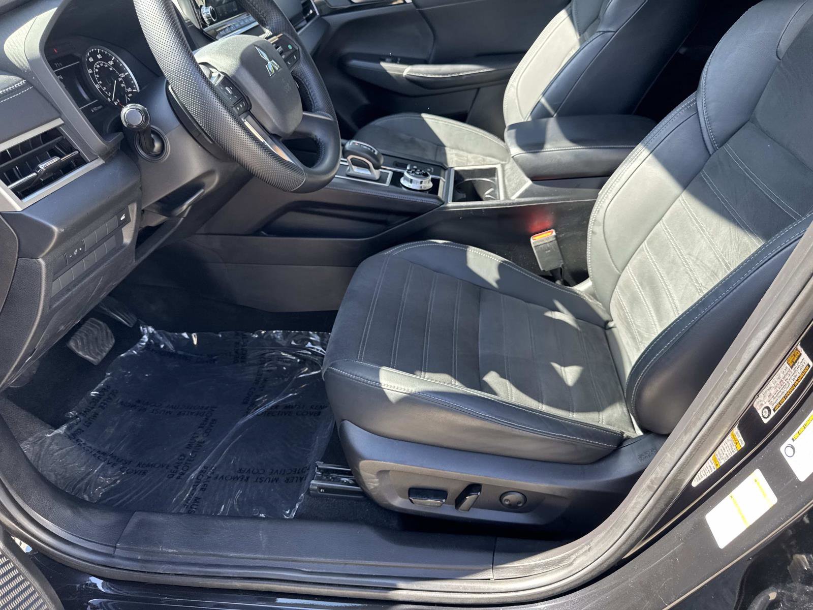 Used 2023 Mitsubishi Outlander SE image 15