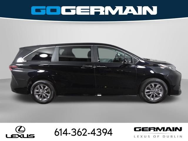 Used 2025 Toyota Sienna XLE image 8