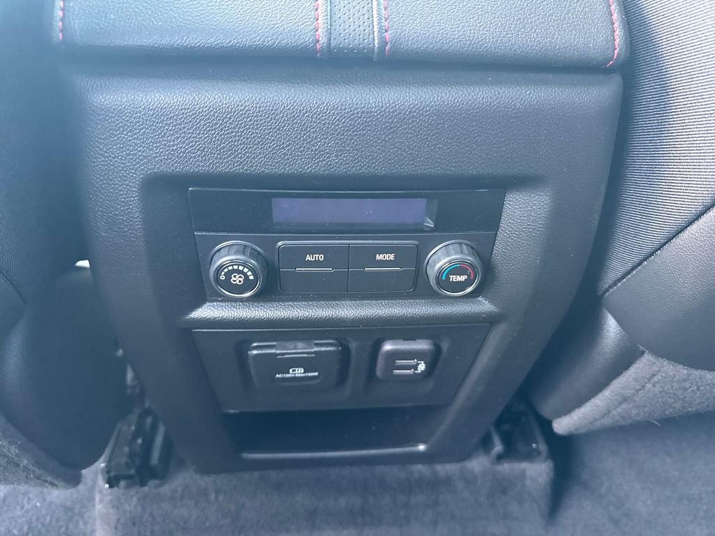 Used 2023 Chevrolet Traverse RS AWD/4WD image 19