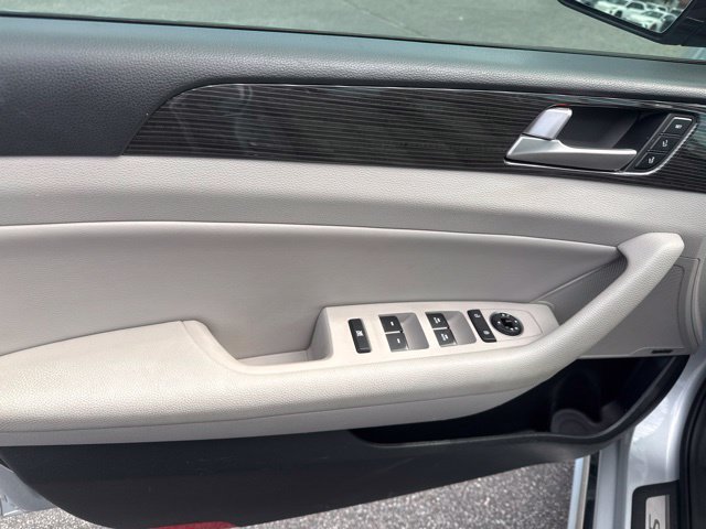 Used 2019 Hyundai Sonata Limited w/ Ultimate Package 02 FWD image 24