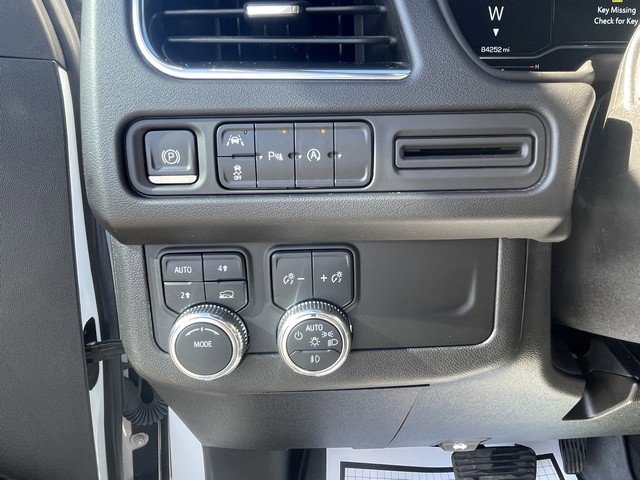 Used 2023 GMC Yukon XL SLT image 16