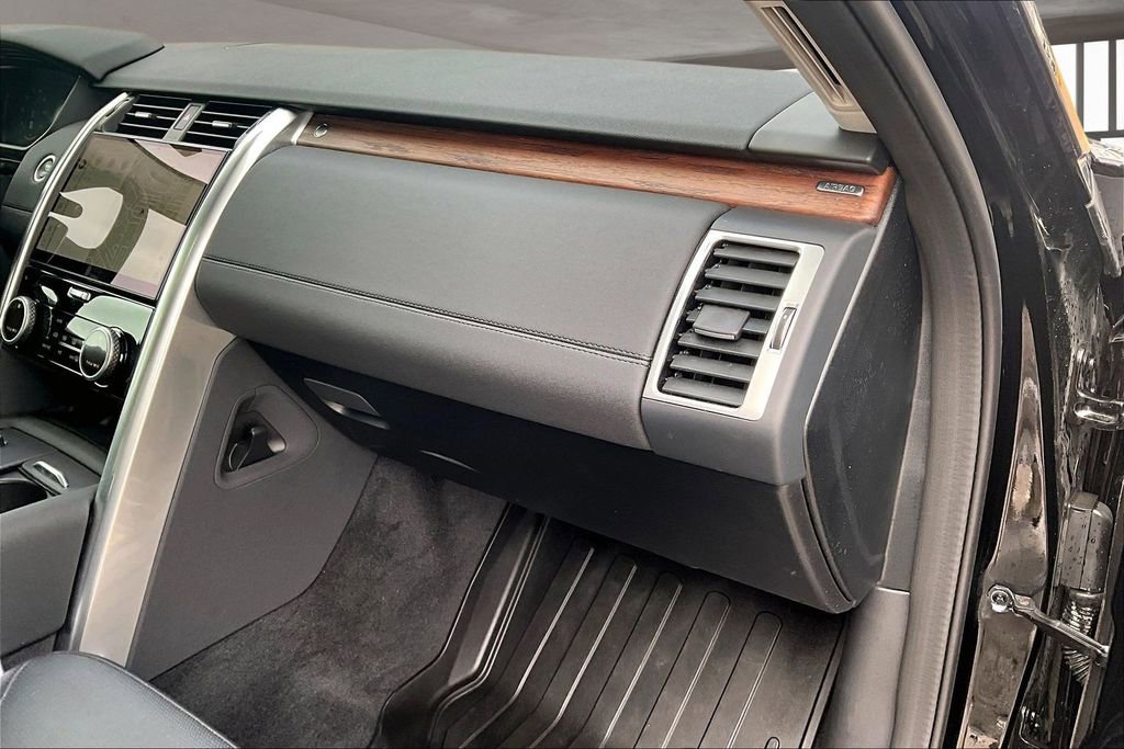 Used 2024 Land Rover Discovery S AWD/4WD image 16