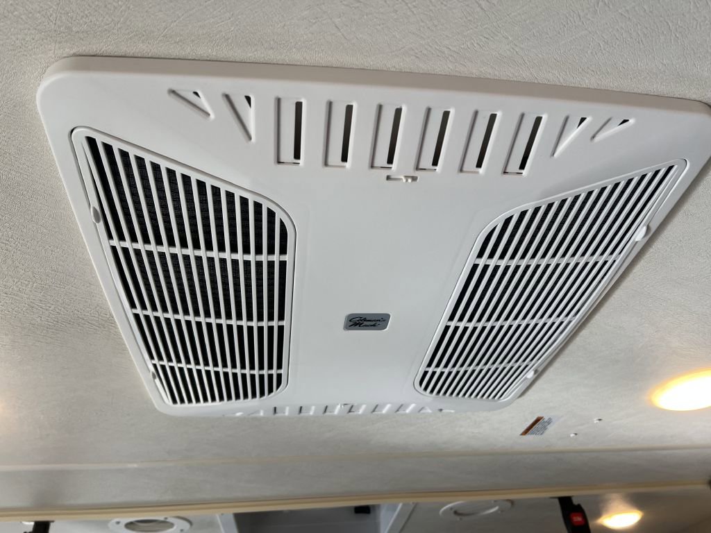 Used 2018 Mercedes-Benz Sprinter 3500 image 43