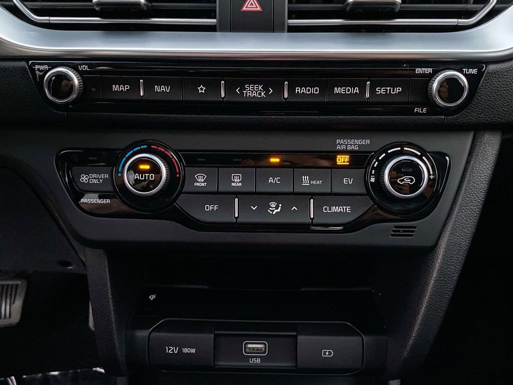 Used 2021 Kia Niro EX Premium w/ Cold Weather Package image 28