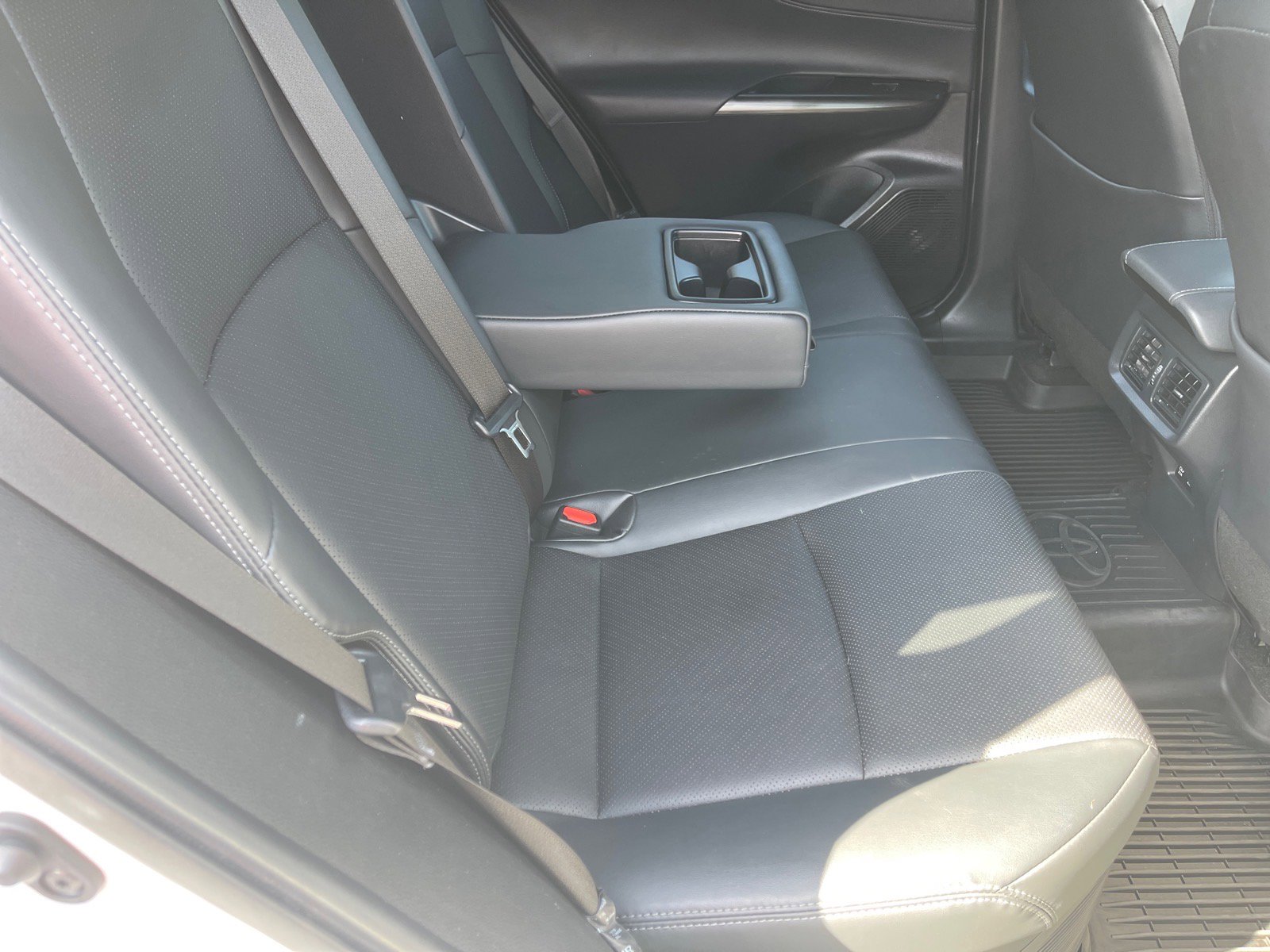 Used 2021 Toyota Venza XLE w/ Softex Package image 18