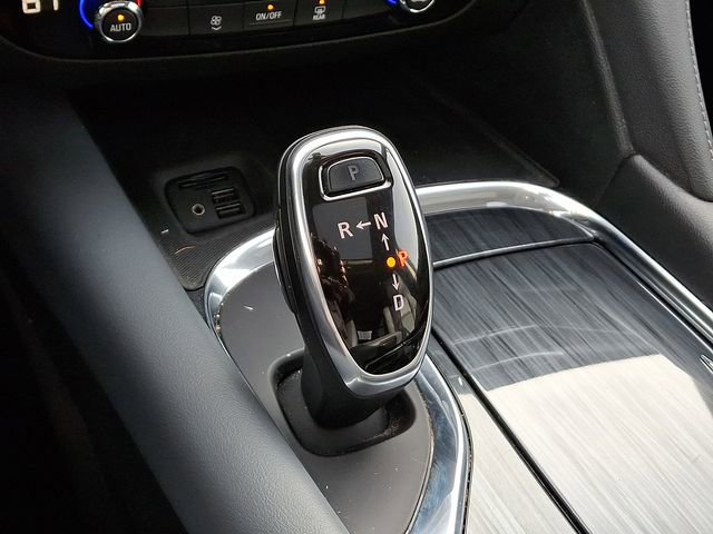 Used 2020 Buick Enclave Essence w/ LPO, Touring Package image 20