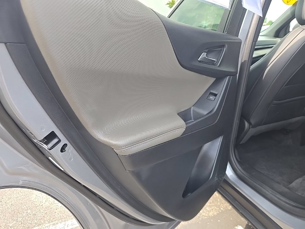 Used 2025 Chevrolet Equinox LT w/ Convenience Package II FWD image 36