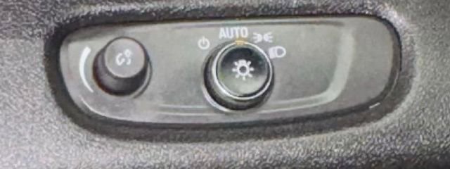 Used 2025 Chevrolet Trax LT w/ LT Convenience Package FWD image 22
