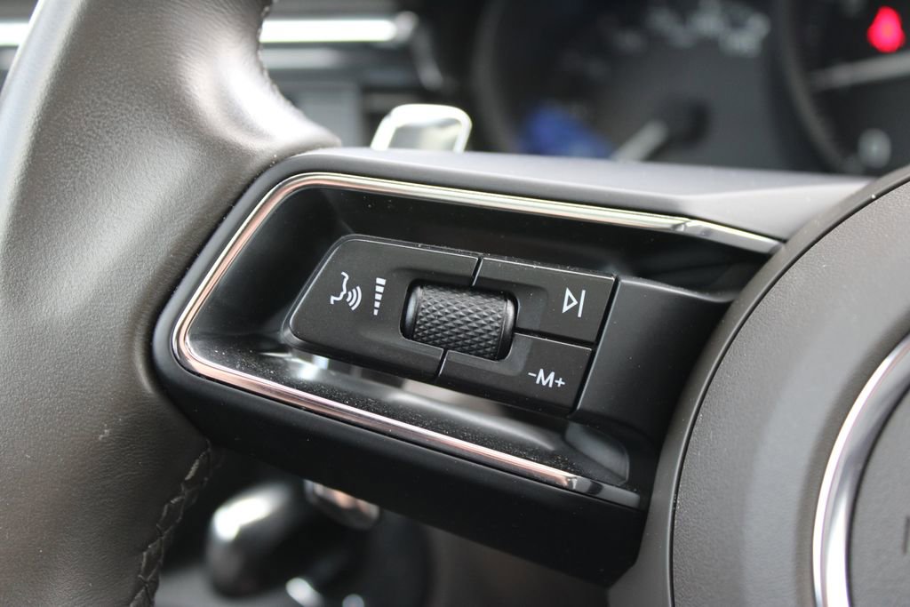 Used 2025 Porsche Macan image 11