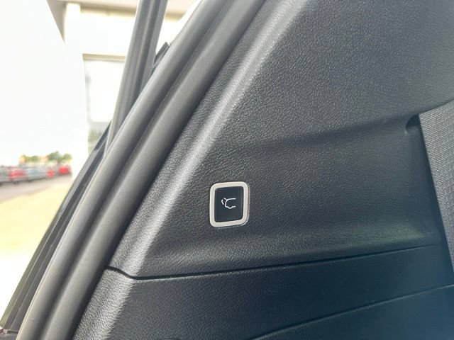 Used 2025 Chrysler Pacifica Limited FWD image 12