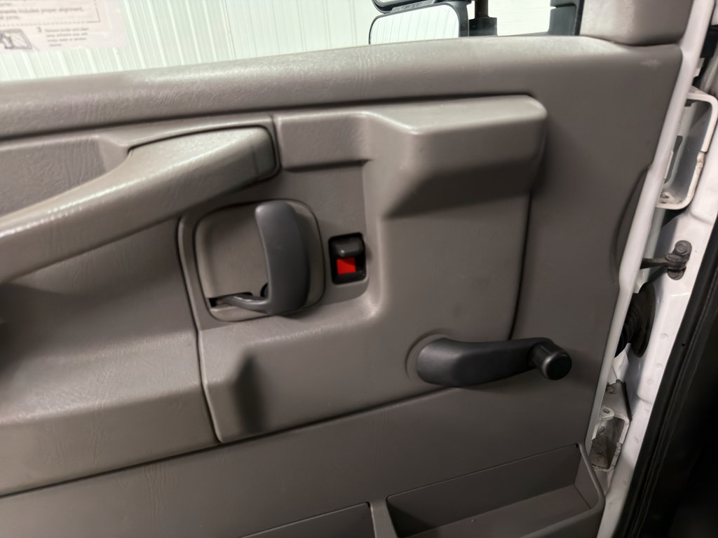 Used 2013 GMC Savana 3500 RWD image 17
